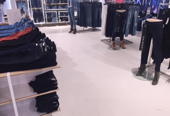 Retail Store With Stonlux SL