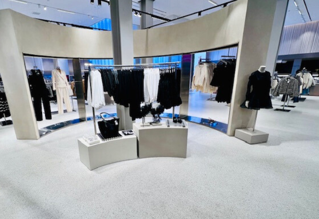 Retail Clothing Store With Stonres RTZ 2